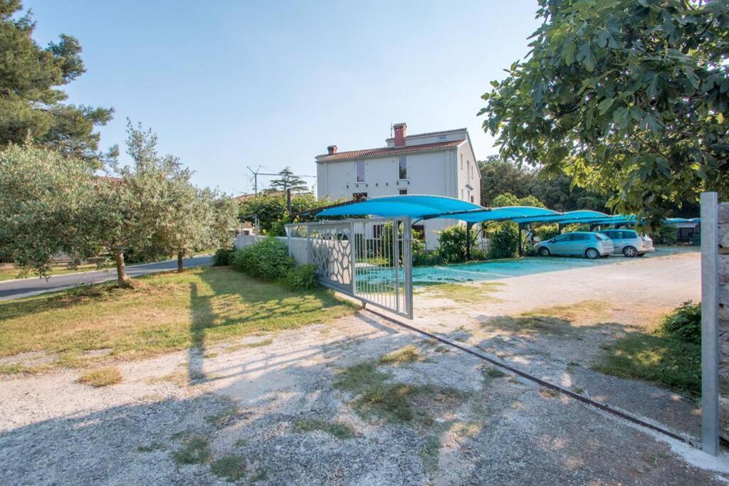 Predivan Novouredeni Apartman U Blizini Mora Banjole Eksteriør bilde